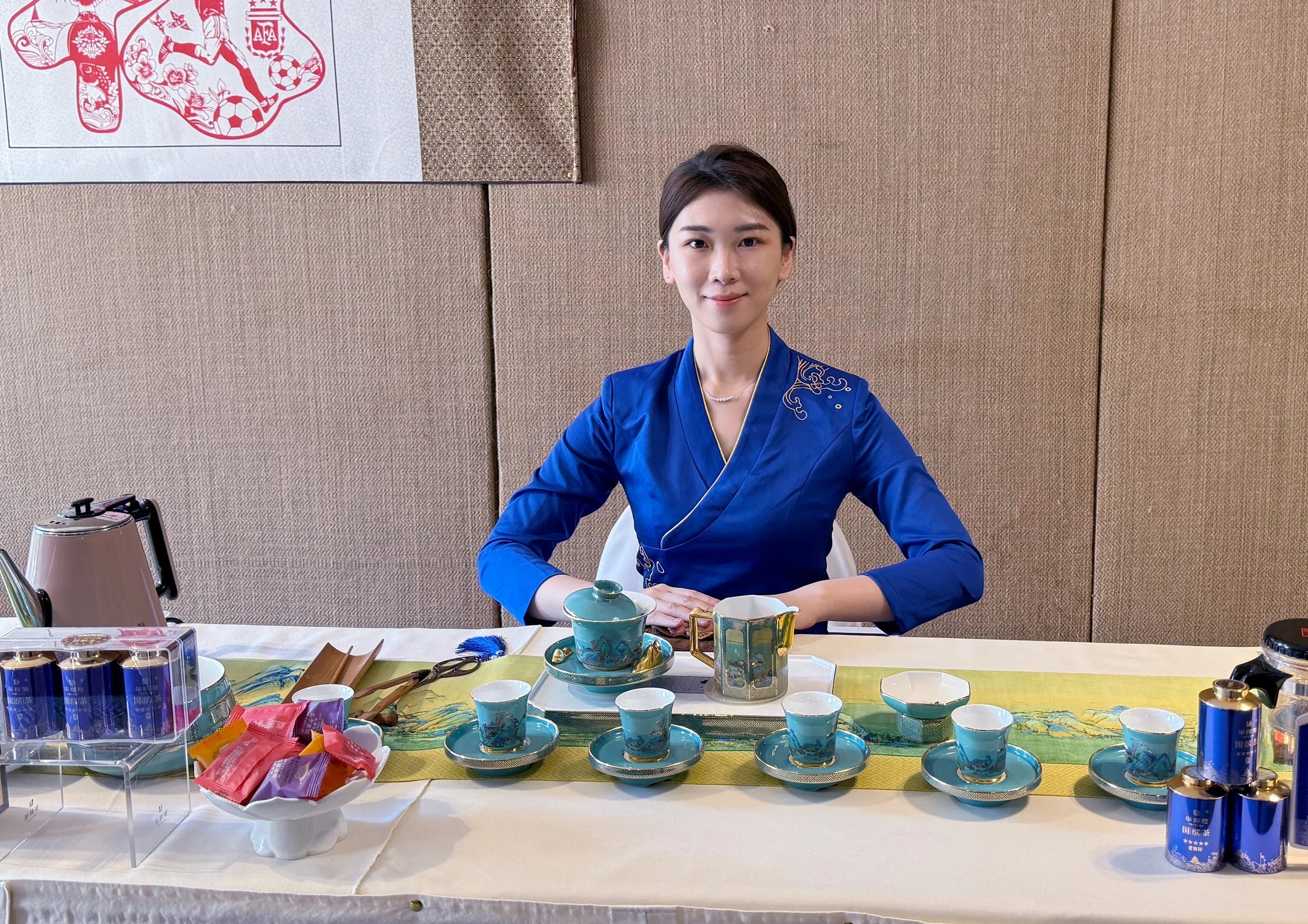 阿根廷活动现场的国缤茶冲泡展示